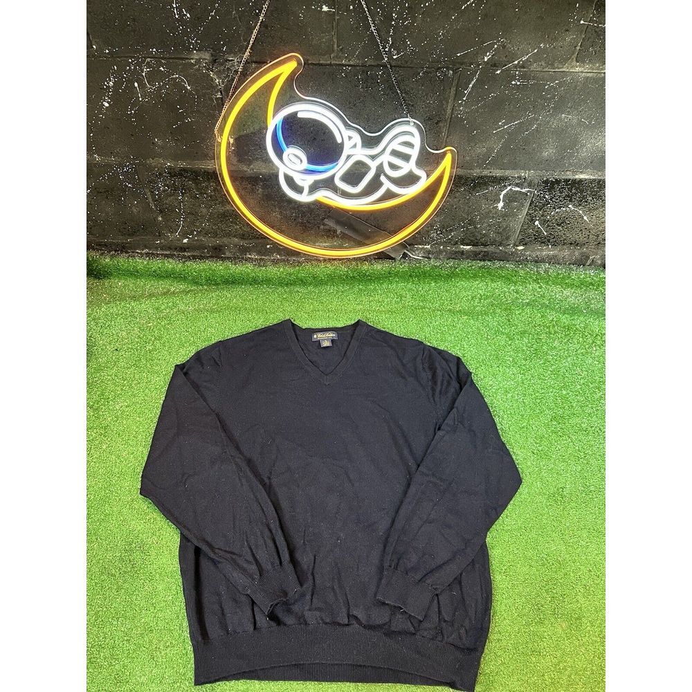 Brooks Brothers Men's X-Large Dark Blue Merino Wool Blend Preppy V-Neck Sweater‎